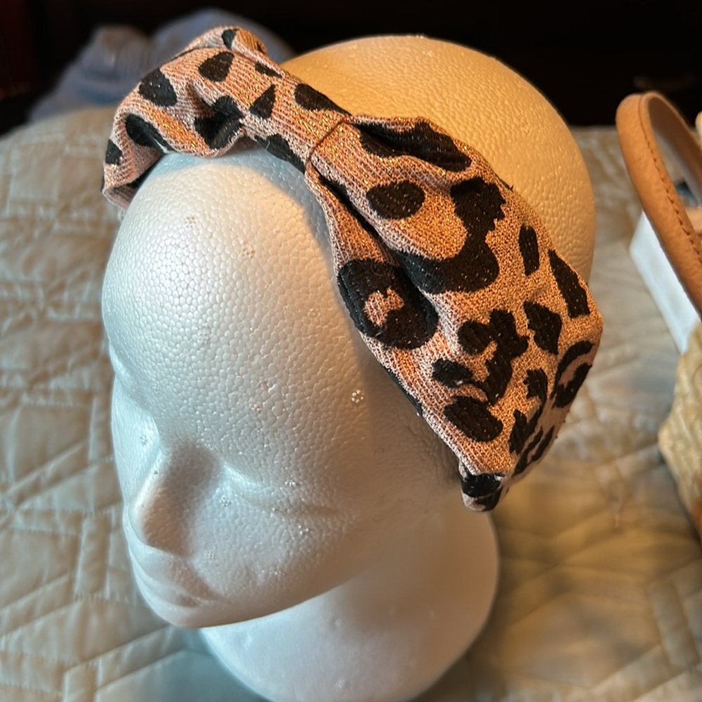 To The Market Sparkle Pink and Black Leopard patterned headband, never used 🐾🥰